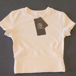 Move Theology short-sleeve crop top features a ribbed waist, Front Seam. Xs